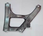 Кронштейн впуска большой MD318170